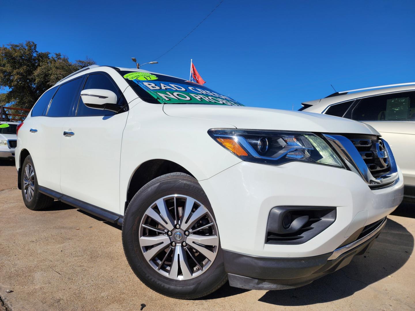 2017 WHITE Nissan Pathfinder S (5N1DR2MN8HC) , AUTO transmission, located at 2660 S.Garland Avenue, Garland, TX, 75041, (469) 298-3118, 32.885551, -96.655602 - Welcome to DallasAutos4Less, one of the Premier BUY HERE PAY HERE Dealers in the North Dallas Area. We specialize in financing to people with NO CREDIT or BAD CREDIT. We need proof of income, proof of residence, and a ID. Come buy your new car from us today!! This is a SUPER CLEAN 2017 NISSAN PAT - Photo#0